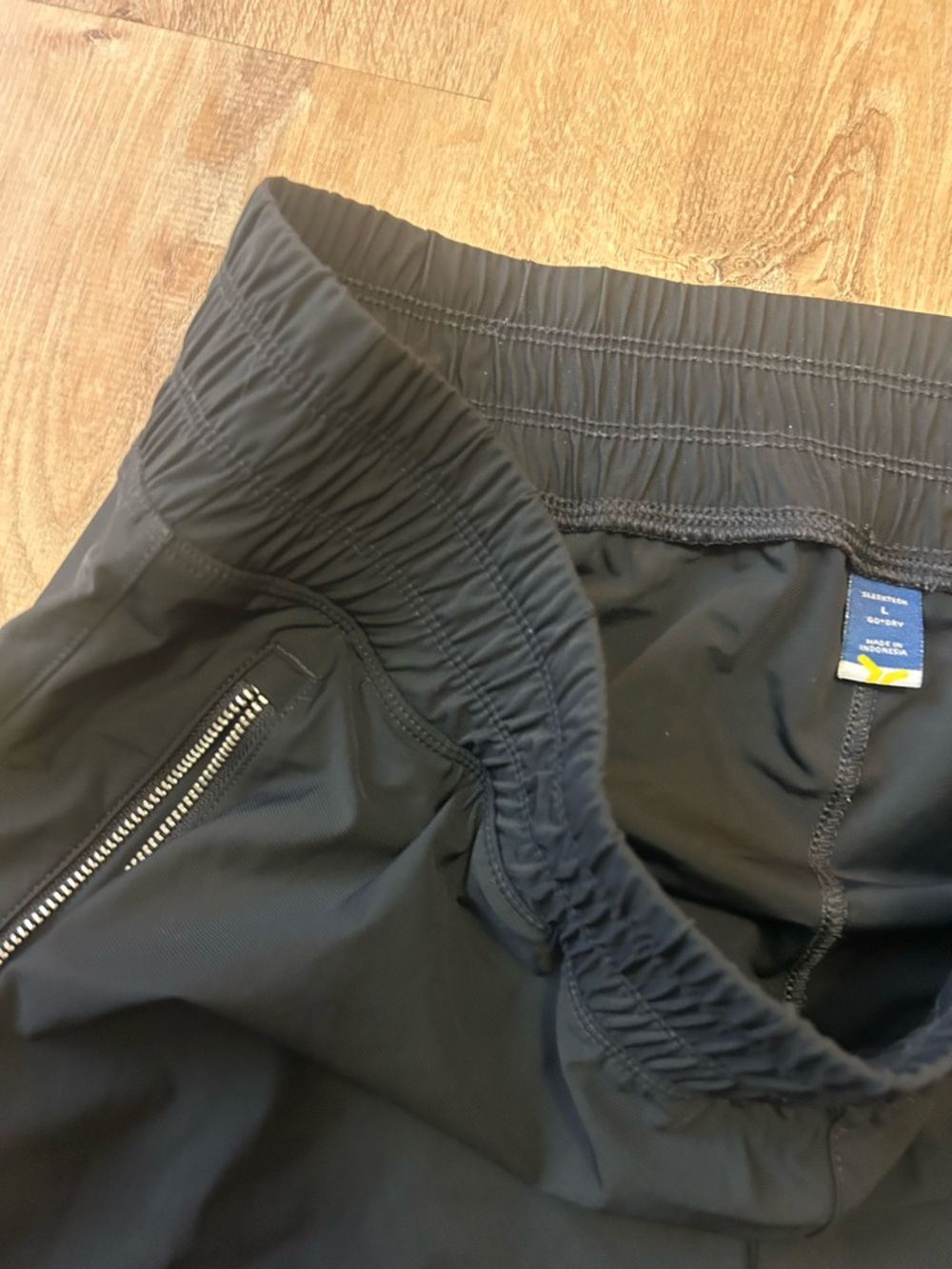 Old Navy Black Women's Cargo Jogger Pants - Picture 4 of 7